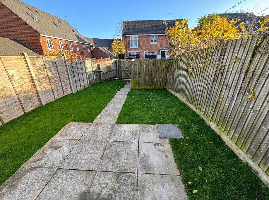 Villa Modern Townhouse - 3 Bed 2.5 Bath 2 Private Gated Parking Wellingborough Exterior foto