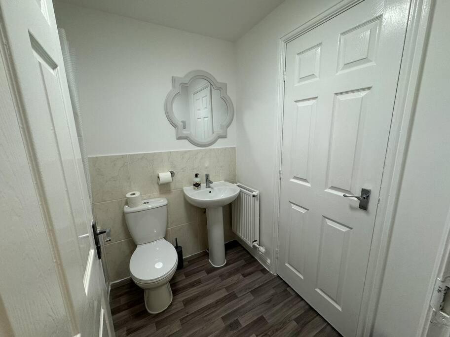 Villa Modern Townhouse - 3 Bed 2.5 Bath 2 Private Gated Parking Wellingborough Exterior foto