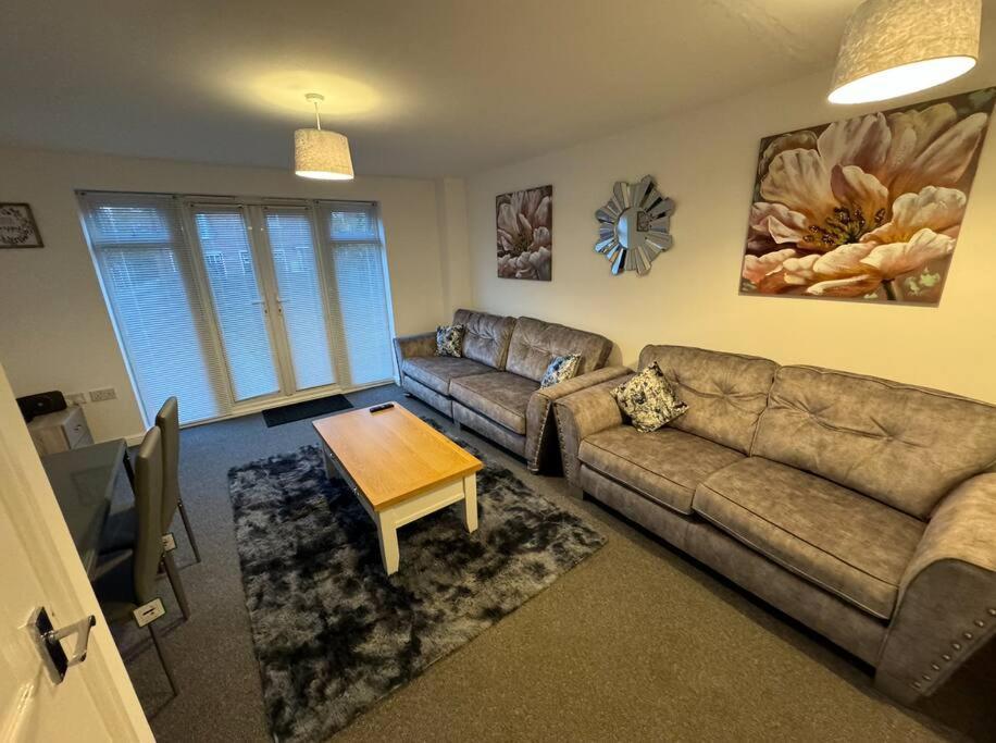 Villa Modern Townhouse - 3 Bed 2.5 Bath 2 Private Gated Parking Wellingborough Exterior foto