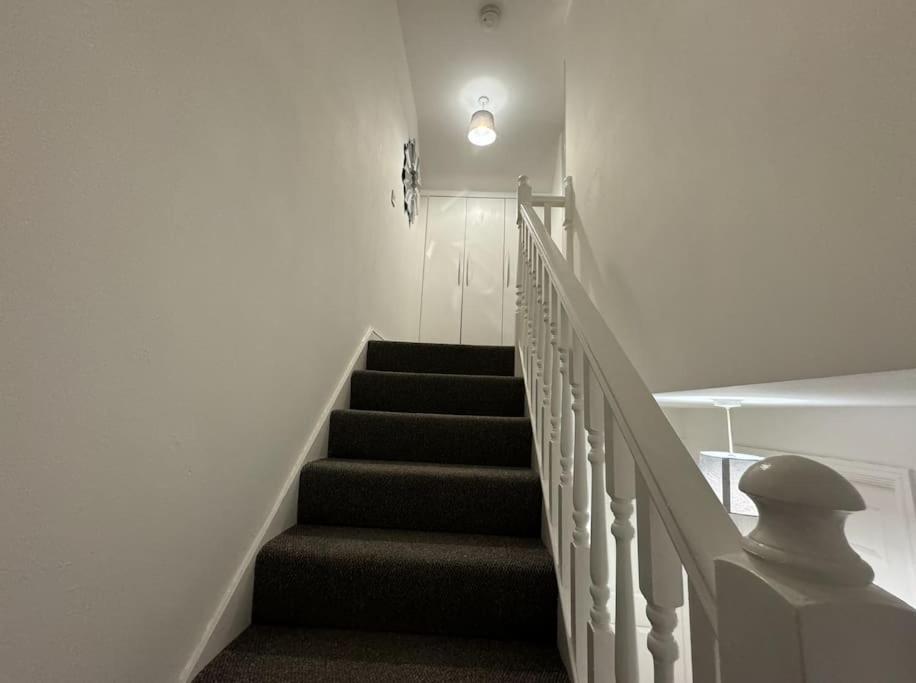 Villa Modern Townhouse - 3 Bed 2.5 Bath 2 Private Gated Parking Wellingborough Exterior foto
